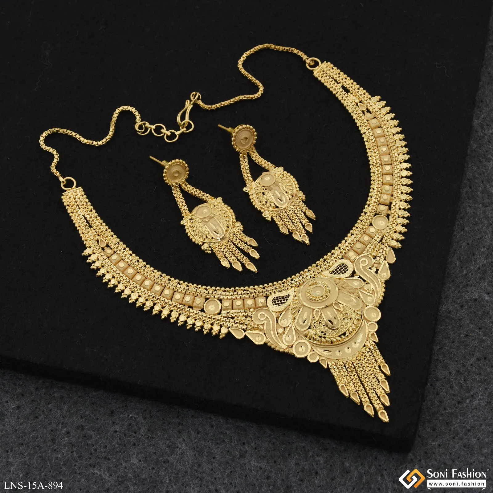 Eye-Catching Design Gold Plated Necklace Set for Women - Style A894