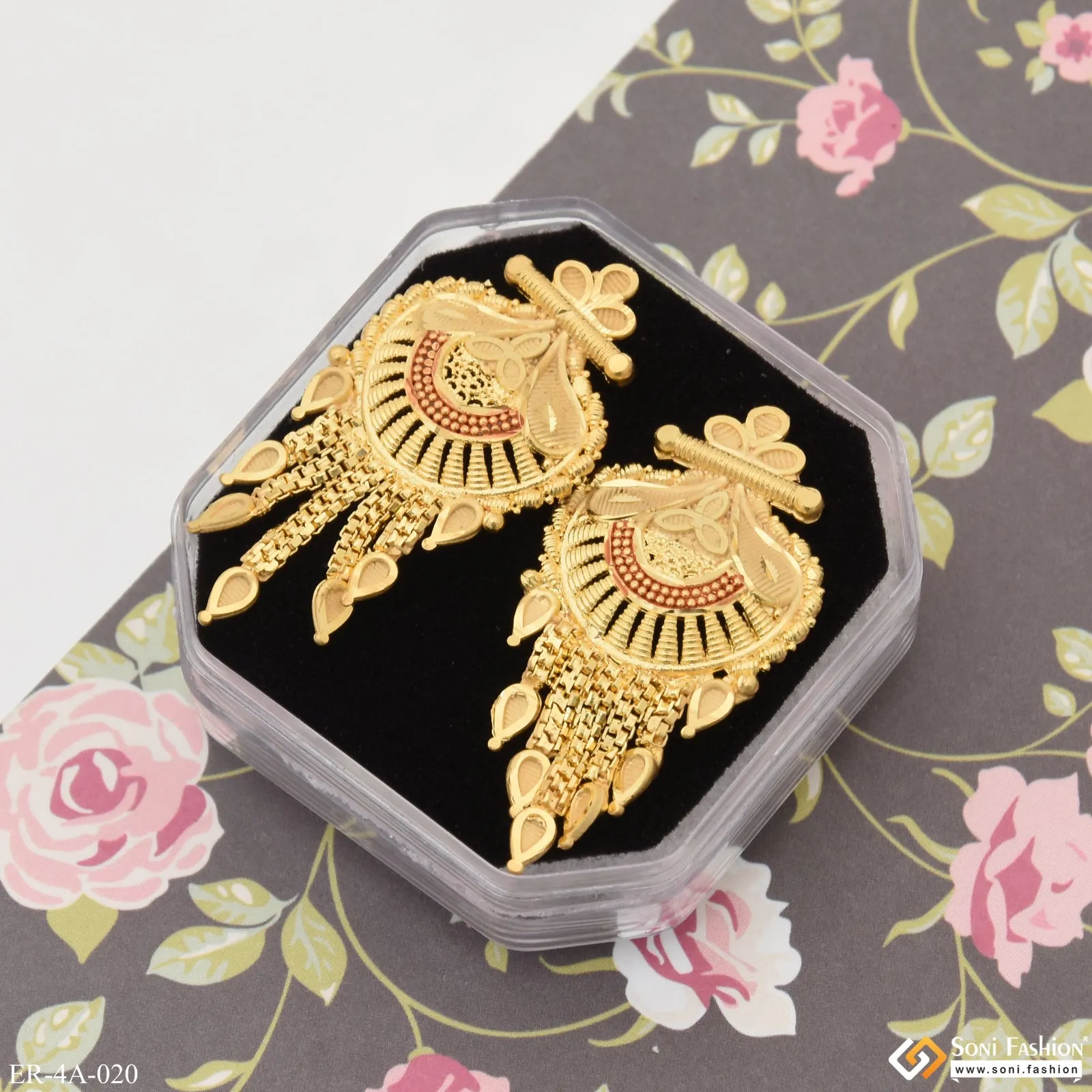 Fashionable Eye-Catching Design Gold Plated Earrings for Ladies - Style A020